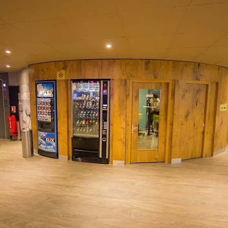 马赛老港宜必思快捷酒店 酒店
